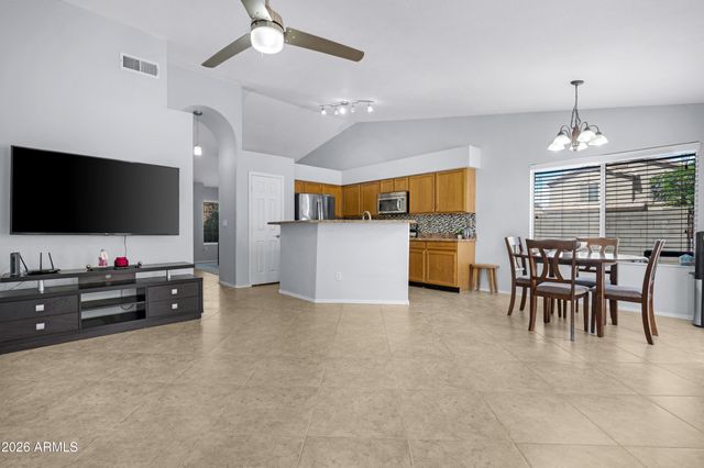 724 E KESLER Lane, Chandler, AZ 85225