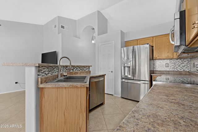 724 E KESLER Lane, Chandler, AZ 85225