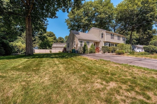 77 Oakcrest Drive, North Attleboro, MA 02760
