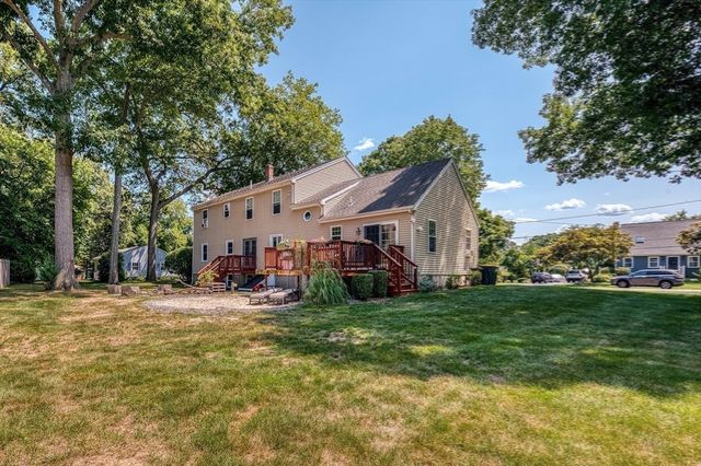 77 Oakcrest Drive, North Attleboro, MA 02760