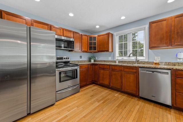 77 Oakcrest Drive, North Attleboro, MA 02760