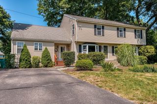 77 Oakcrest Drive, North Attleboro, MA 02760