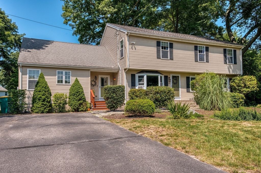 77 Oakcrest Drive, North Attleboro, MA 02760