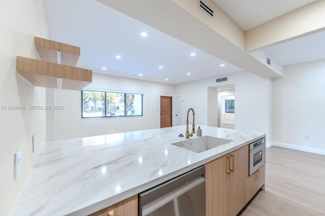 4144 Alton Rd, Miami Beach, FL 33140