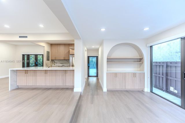 4144 Alton Rd, Miami Beach, FL 33140