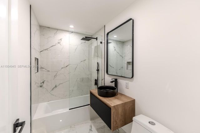 4144 Alton Rd, Miami Beach, FL 33140