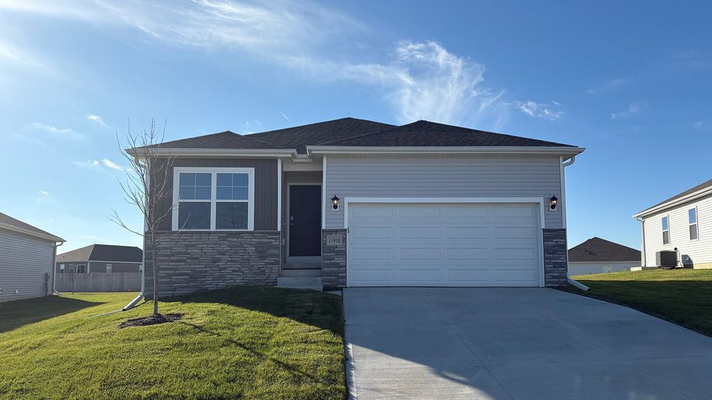 3560 Paradise Lane, Waukee, IA 50263