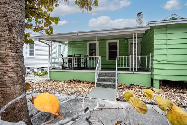 115 124TH AVENUE W, Treasure Island, FL 33706