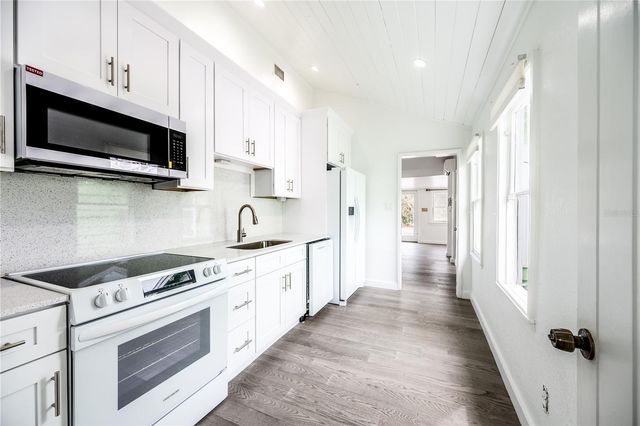 115 124TH AVENUE W, Treasure Island, FL 33706