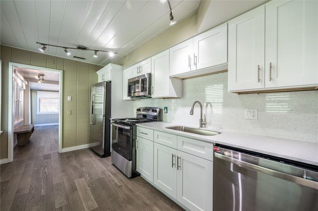 115 124TH AVENUE W, Treasure Island, FL 33706