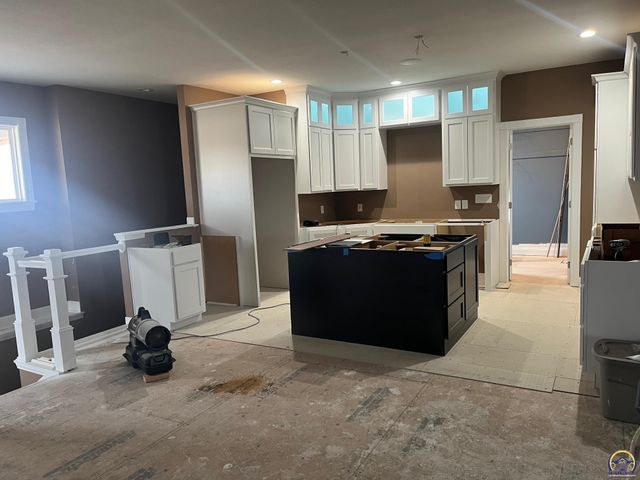 3049 SW Auburn RD, Topeka, KS 66614