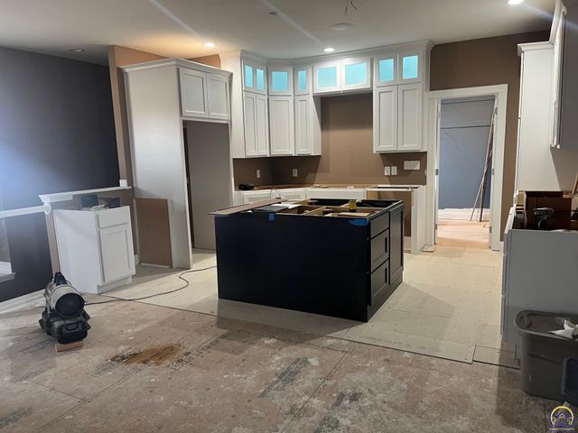 3049 SW Auburn RD, Topeka, KS 66614