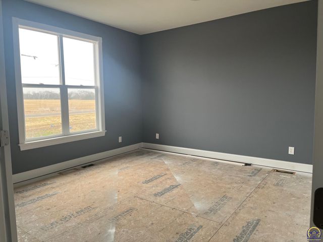 3049 SW Auburn RD, Topeka, KS 66614