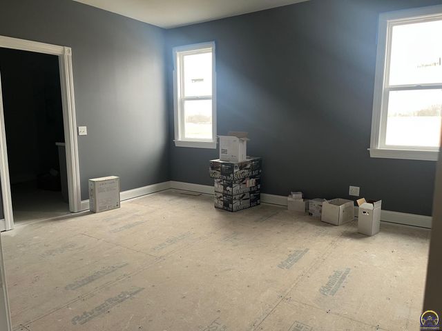 3049 SW Auburn RD, Topeka, KS 66614