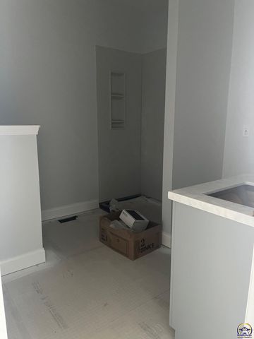 3049 SW Auburn RD, Topeka, KS 66614