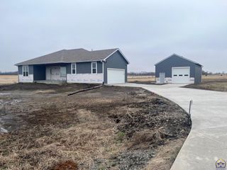 3049 SW Auburn RD, Topeka, KS 66614