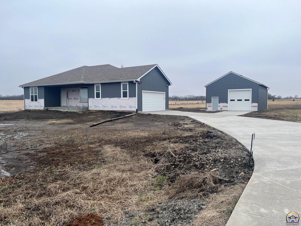 3049 SW Auburn RD, Topeka, KS 66614