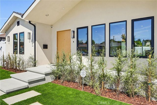 12509 Emelita, Valley Village, CA 91607