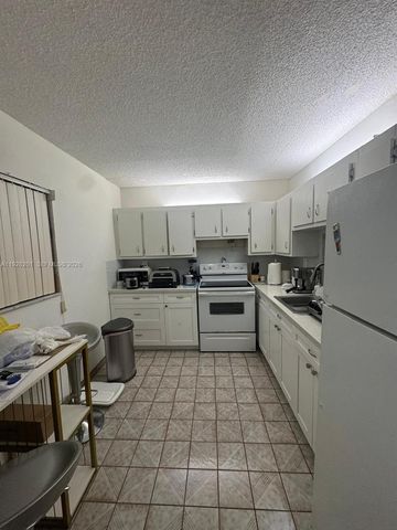 2800 Someset Drive 404, Lauderdale Lakes, FL 33311