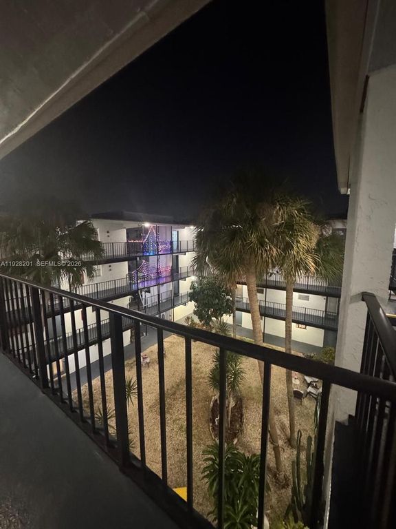 2800 Someset Drive 404, Lauderdale Lakes, FL 33311