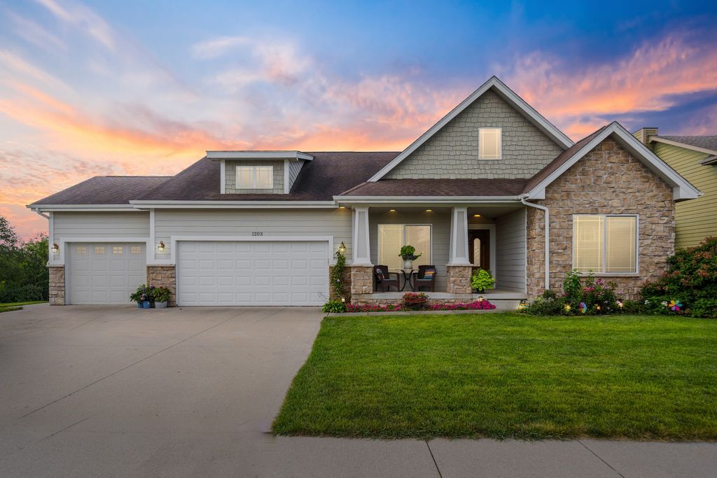1203 Lynne Drive, Adel, IA 50003