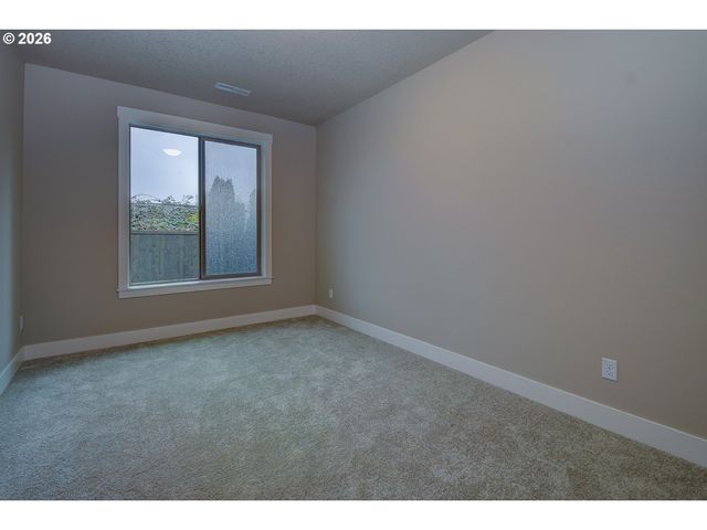 267 W BEACON HILL Dr, Longview, WA 98632