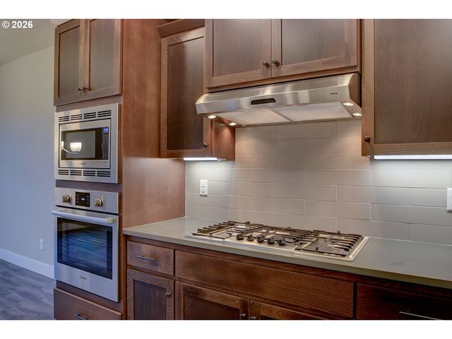 267 W BEACON HILL Dr, Longview, WA 98632