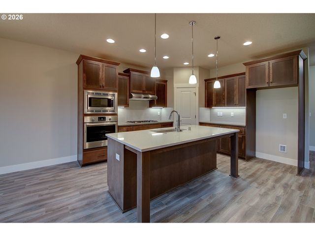 267 W BEACON HILL Dr, Longview, WA 98632