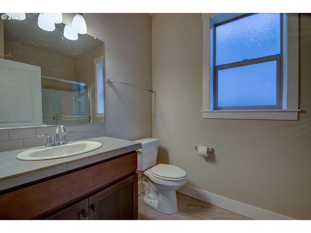 267 W BEACON HILL Dr, Longview, WA 98632