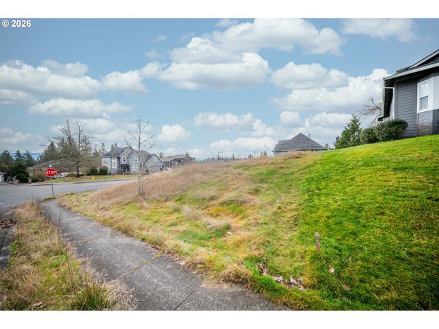 267 W BEACON HILL Dr, Longview, WA 98632