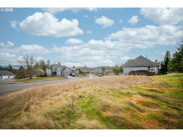 267 W BEACON HILL Dr, Longview, WA 98632