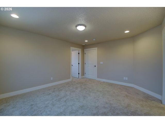 267 W BEACON HILL Dr, Longview, WA 98632