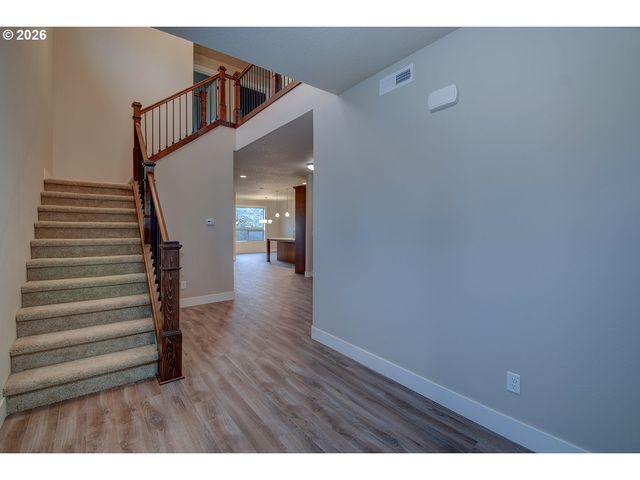 267 W BEACON HILL Dr, Longview, WA 98632