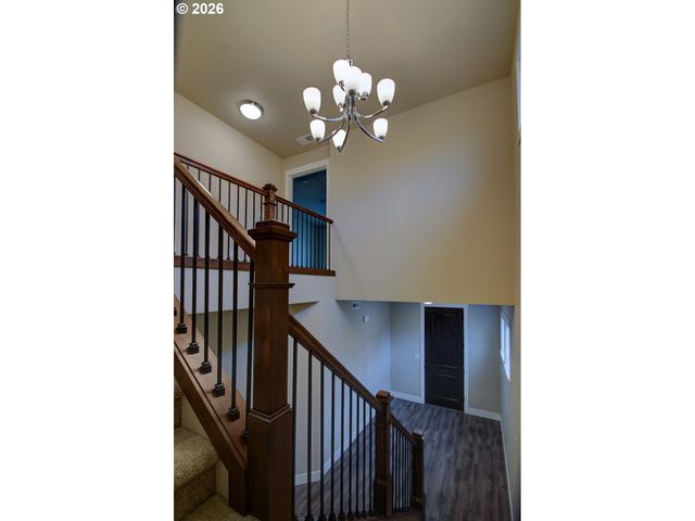 267 W BEACON HILL Dr, Longview, WA 98632