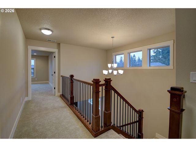 267 W BEACON HILL Dr, Longview, WA 98632