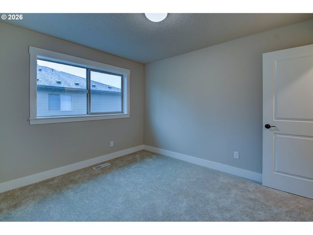 267 W BEACON HILL Dr, Longview, WA 98632