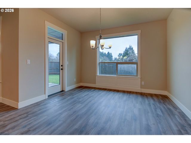 267 W BEACON HILL Dr, Longview, WA 98632