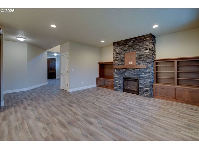 267 W BEACON HILL Dr, Longview, WA 98632