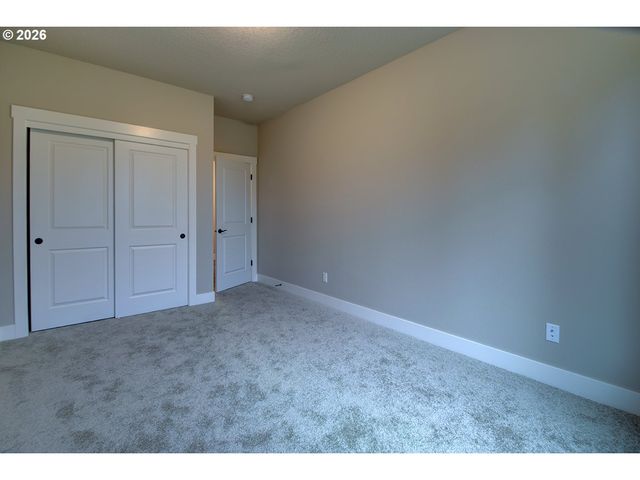 267 W BEACON HILL Dr, Longview, WA 98632