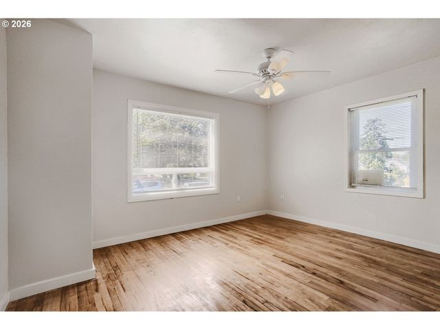 8807 Ne SACRAMENTO St, Portland, OR 97220