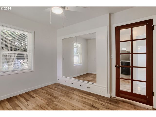 8807 Ne SACRAMENTO St, Portland, OR 97220