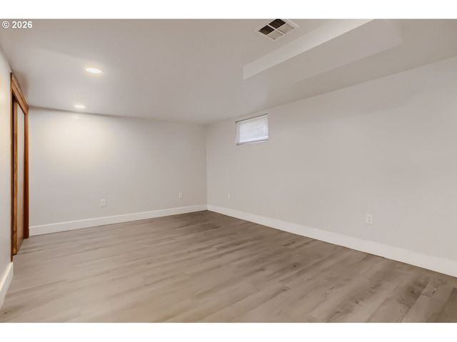 8807 Ne SACRAMENTO St, Portland, OR 97220