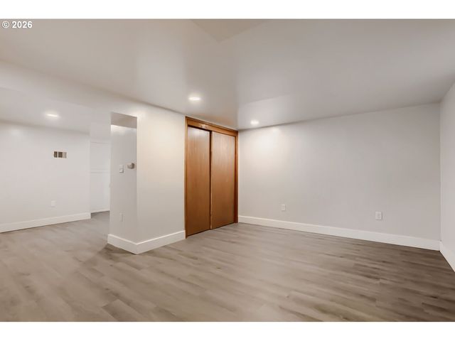 8807 Ne SACRAMENTO St, Portland, OR 97220