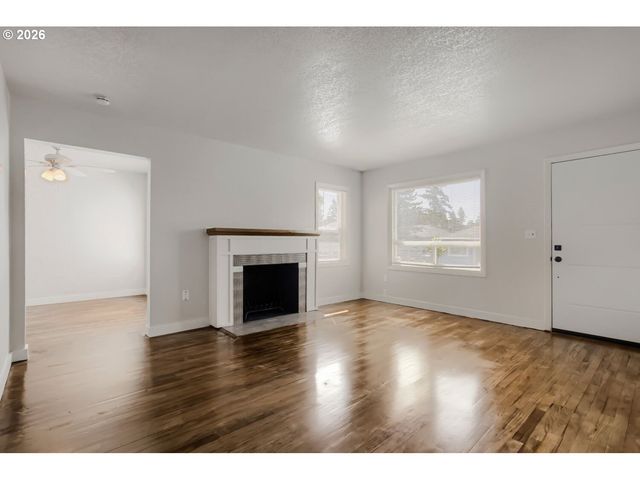 8807 Ne SACRAMENTO St, Portland, OR 97220