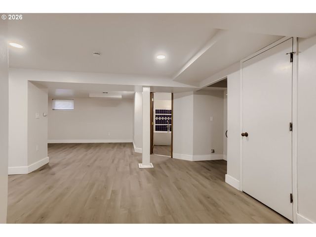 8807 Ne SACRAMENTO St, Portland, OR 97220