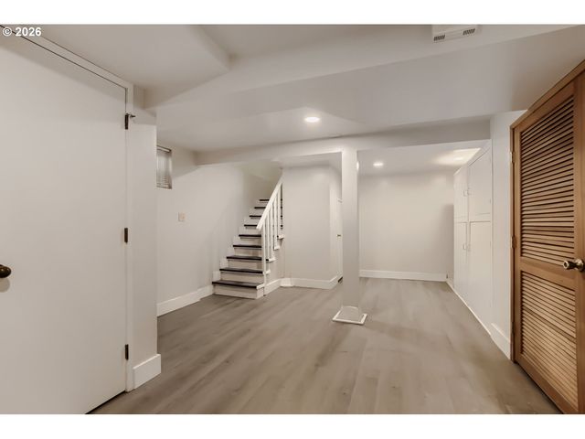 8807 Ne SACRAMENTO St, Portland, OR 97220