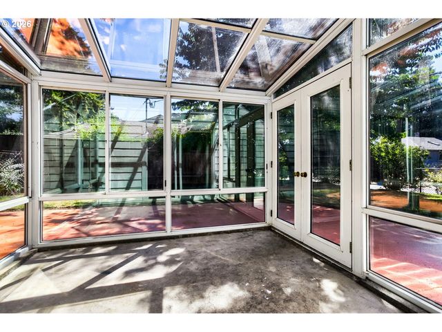 8807 Ne SACRAMENTO St, Portland, OR 97220