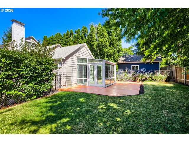 8807 Ne SACRAMENTO St, Portland, OR 97220