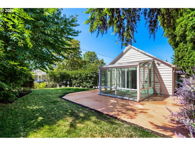 8807 Ne SACRAMENTO St, Portland, OR 97220