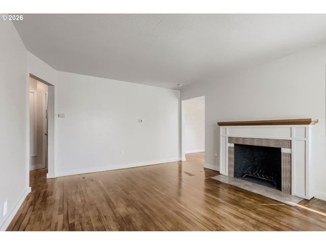 8807 Ne SACRAMENTO St, Portland, OR 97220